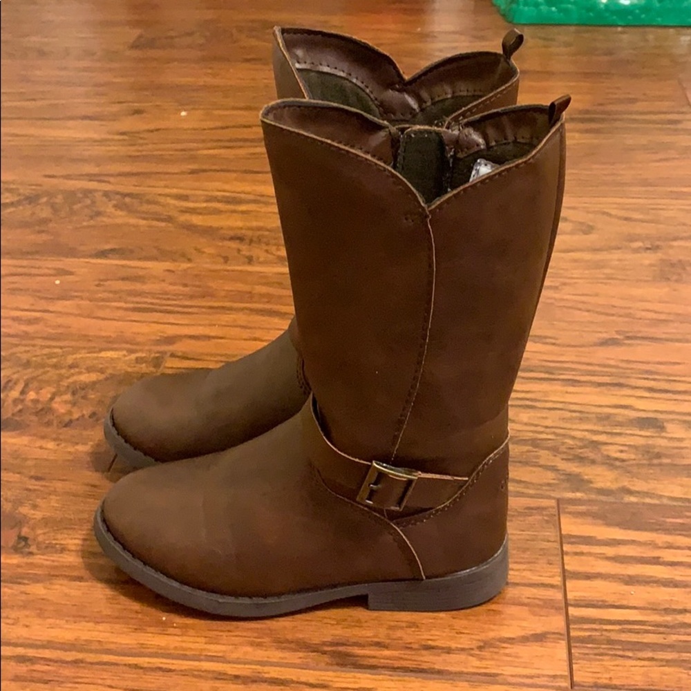 Girls boots